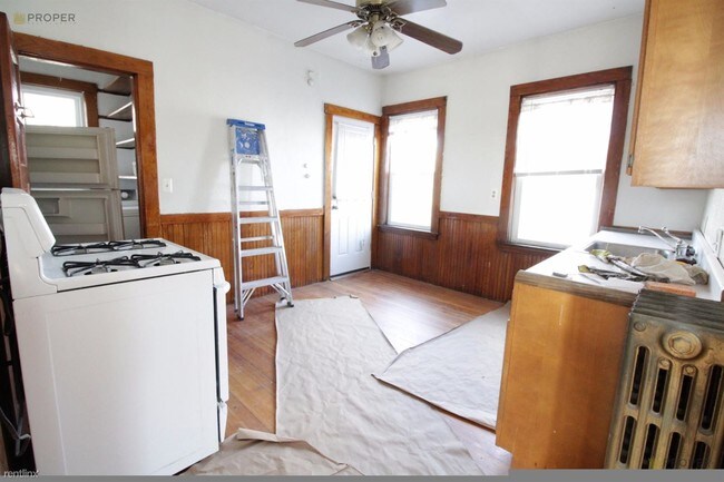 Building Photo - 2 br, 1 bath Apartment - 22 Gardena St # 3