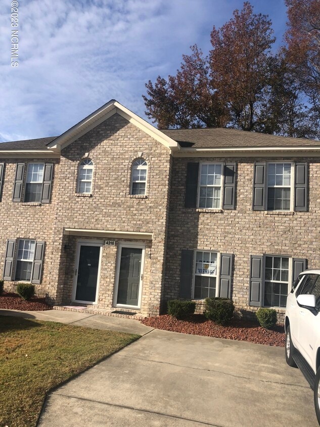 4216A Brook Creek Ln, Greenville, NC 27858