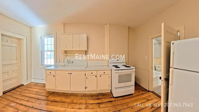 Building Photo - 3 Cushing St