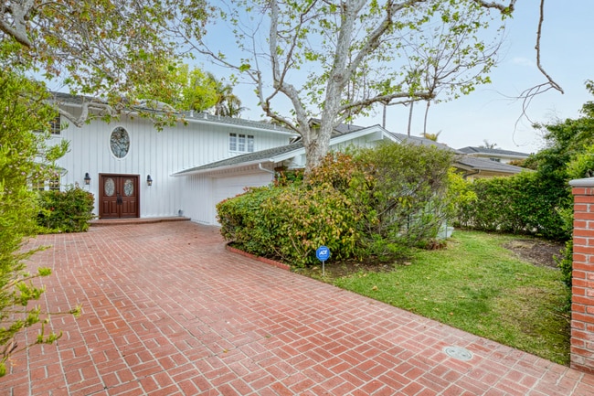 Building Photo - 16842 Harkness Cir
