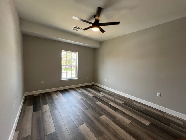 Foto del edificio - 24 S Elm St