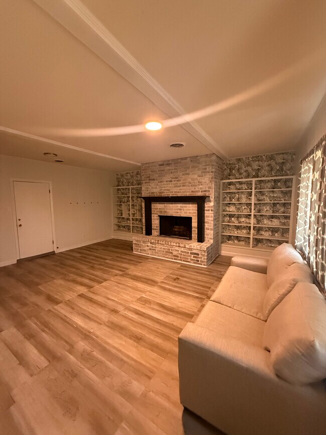 Building Photo - 3417 Sunlite St