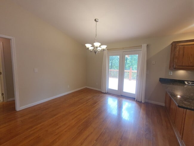 Building Photo - Home close to post