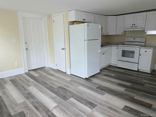 Building Photo - 559 NY-32