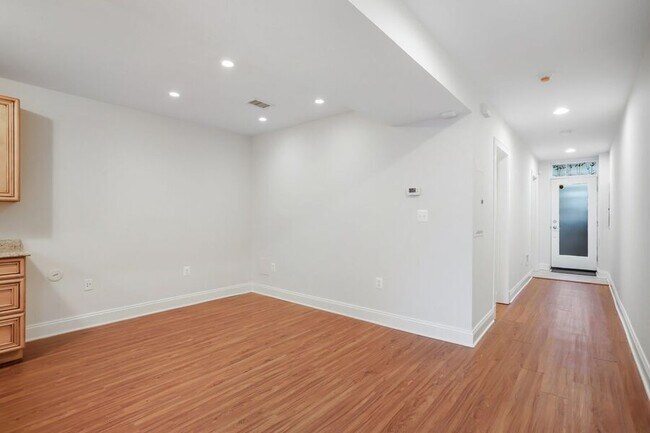 Foto del edificio - 3459 Holmead Pl NW