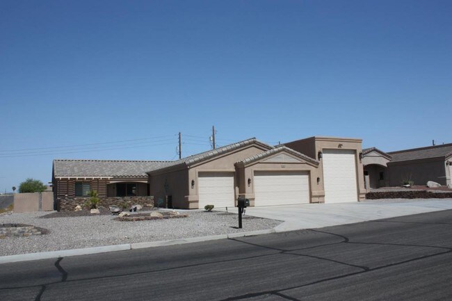 Building Photo - 3665 Clearwater Dr