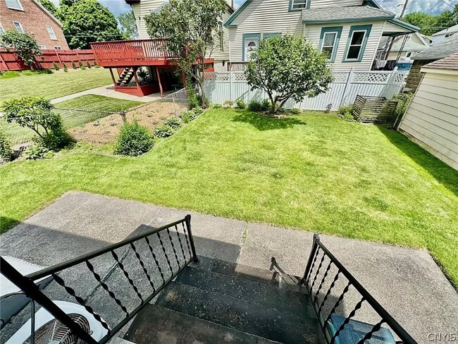 Foto del edificio - 134 Hazelhurst Ave