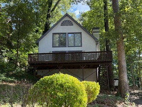 Building Photo - 8439 Lake Dr