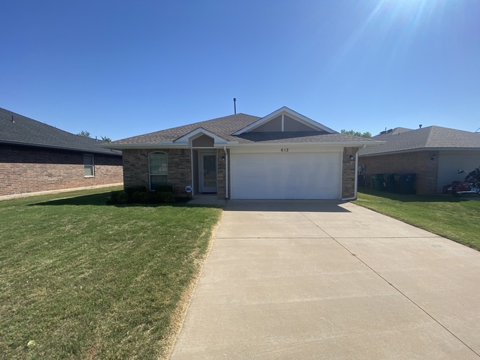 Primary Photo - 612 Inverleith Cir