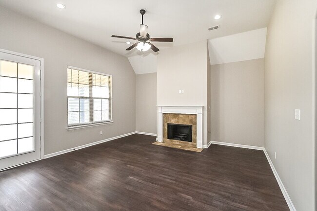 Foto del edificio - 75 Briar Hollow Ln