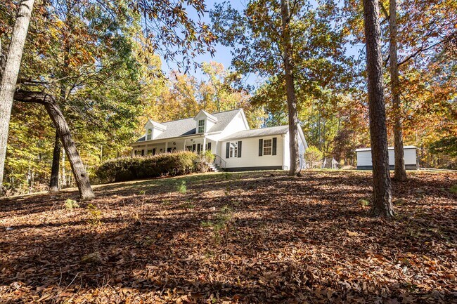 Building Photo - 3 Bedrooms, 2.5 Bathrooms - Home in Silver Creek!