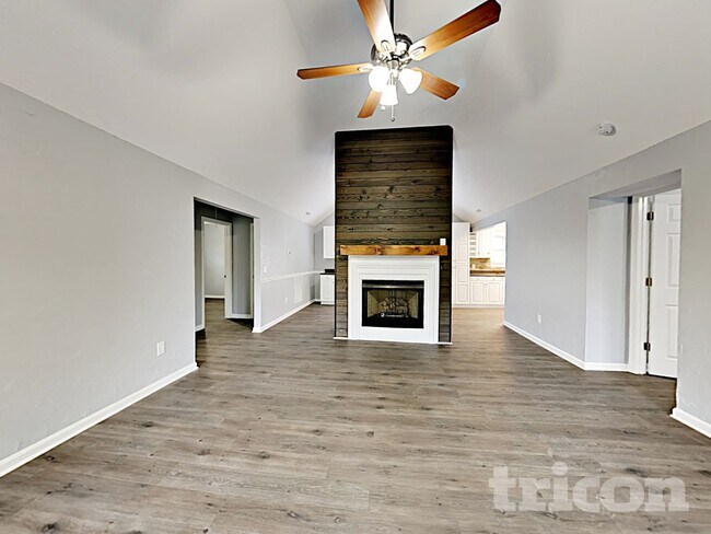 Building Photo - 5091 Daffodil Ln