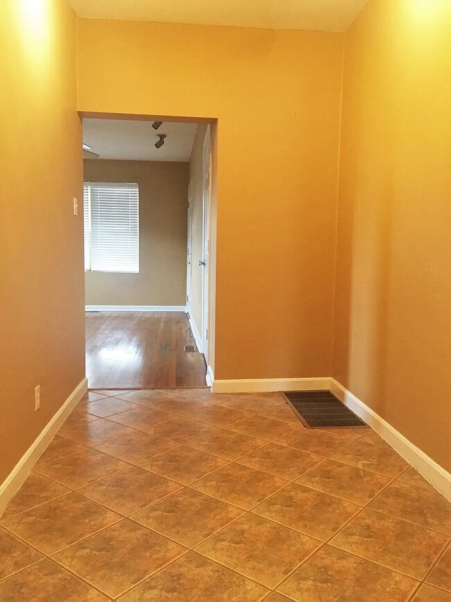 Dining Room - 7724 Big Bend Blvd