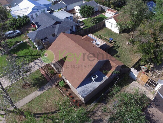 Foto del edificio - 2Bed/1Bath w/office in Central Mcallen ( Laurel and 10th )