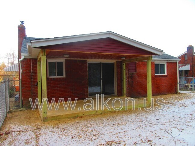 Foto del edificio - 1097 Roseanne Ave