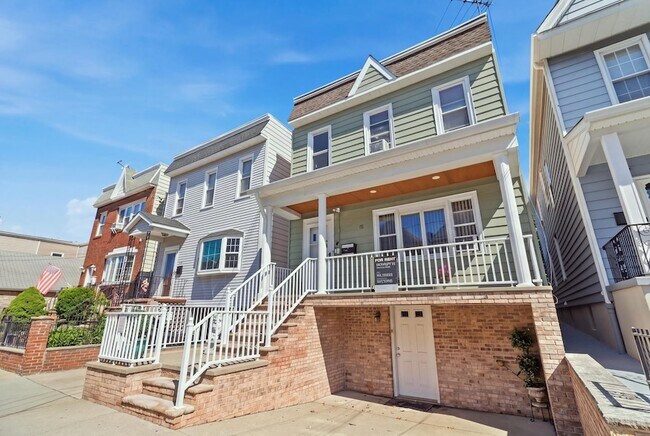Building Photo - 95 W 15th St