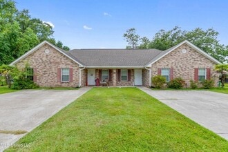 Building Photo - 207 Reed Ave