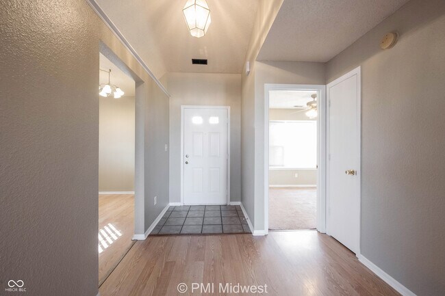 Foto del edificio - 1406 Blue Grass Pkwy