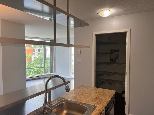 Photo du bâtiment - 1438 Richards St