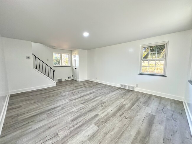 Foto del edificio - 1607 Girard Ave