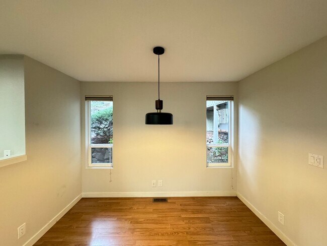 Foto del edificio - Your New Rental Home Awaits in Bellevue!
