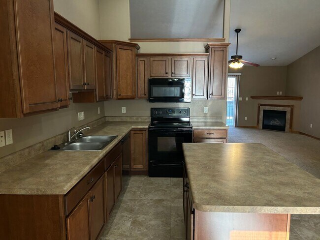 Foto del edificio - Spacious West Side Gem with Modern Comforts and Endless Possibilities!