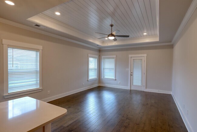 Foto del edificio - 100 Whitner Dr