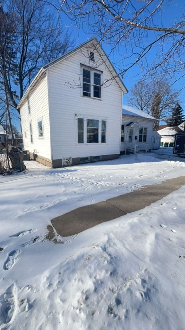 Foto del edificio - 4 Bedroom 2 Bath Single Family Home Available NOW!