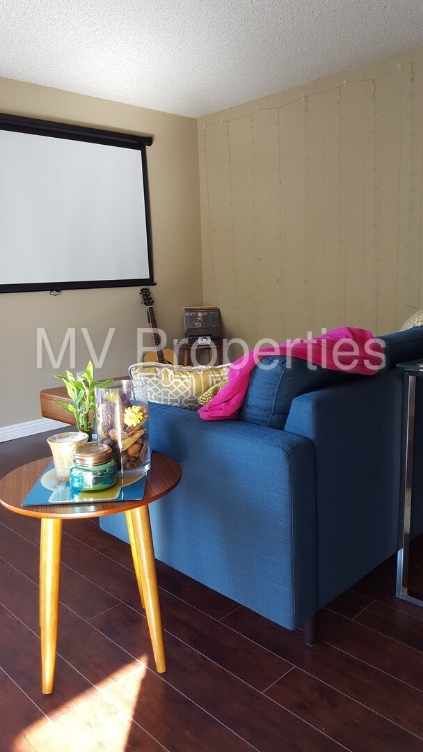 Foto del edificio - 615 Stratford Ct