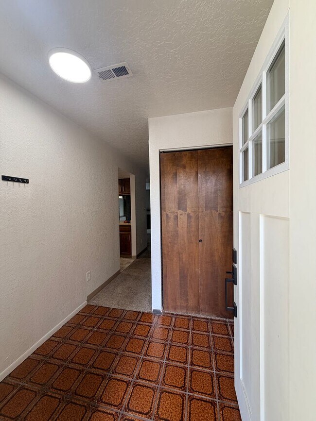Foto del edificio - 3 Bedroom Townhouse