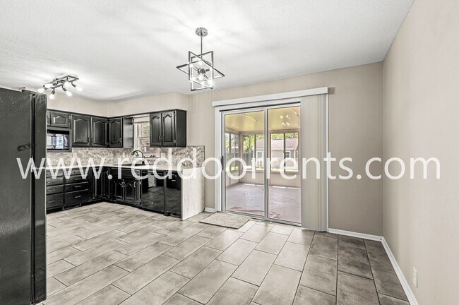 Building Photo - Coming Soon! Charming 3-Bed Home with Fenc...