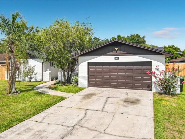 Building Photo - 8676 Hillside Dr