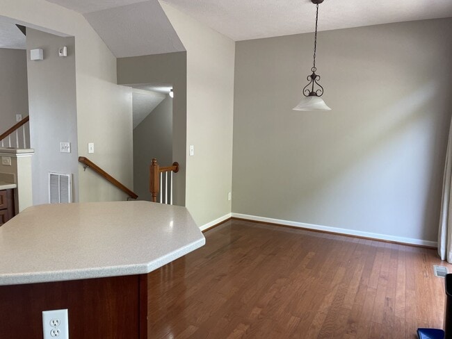 Building Photo - 3 Bedroom/2.5 Bath Townhome in Great Location