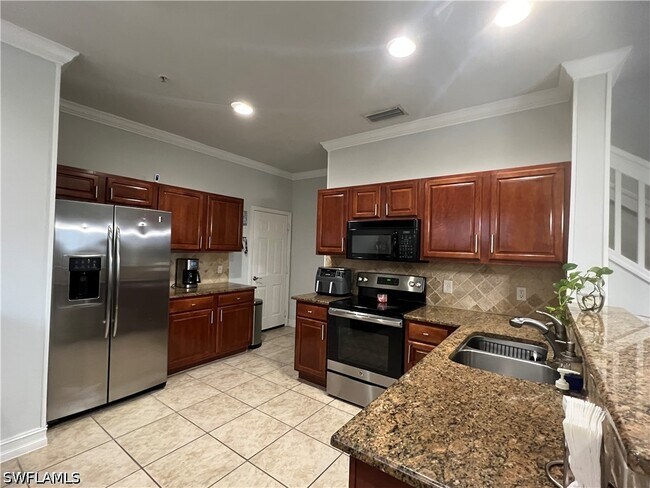 Foto del edificio - 884 Hampton Cir