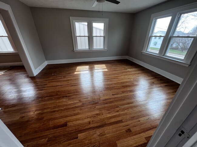 Foto del edificio - 7581 W Ridge Rd