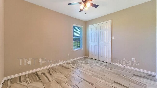 Building Photo - 9834 Risky's Ranch Dr