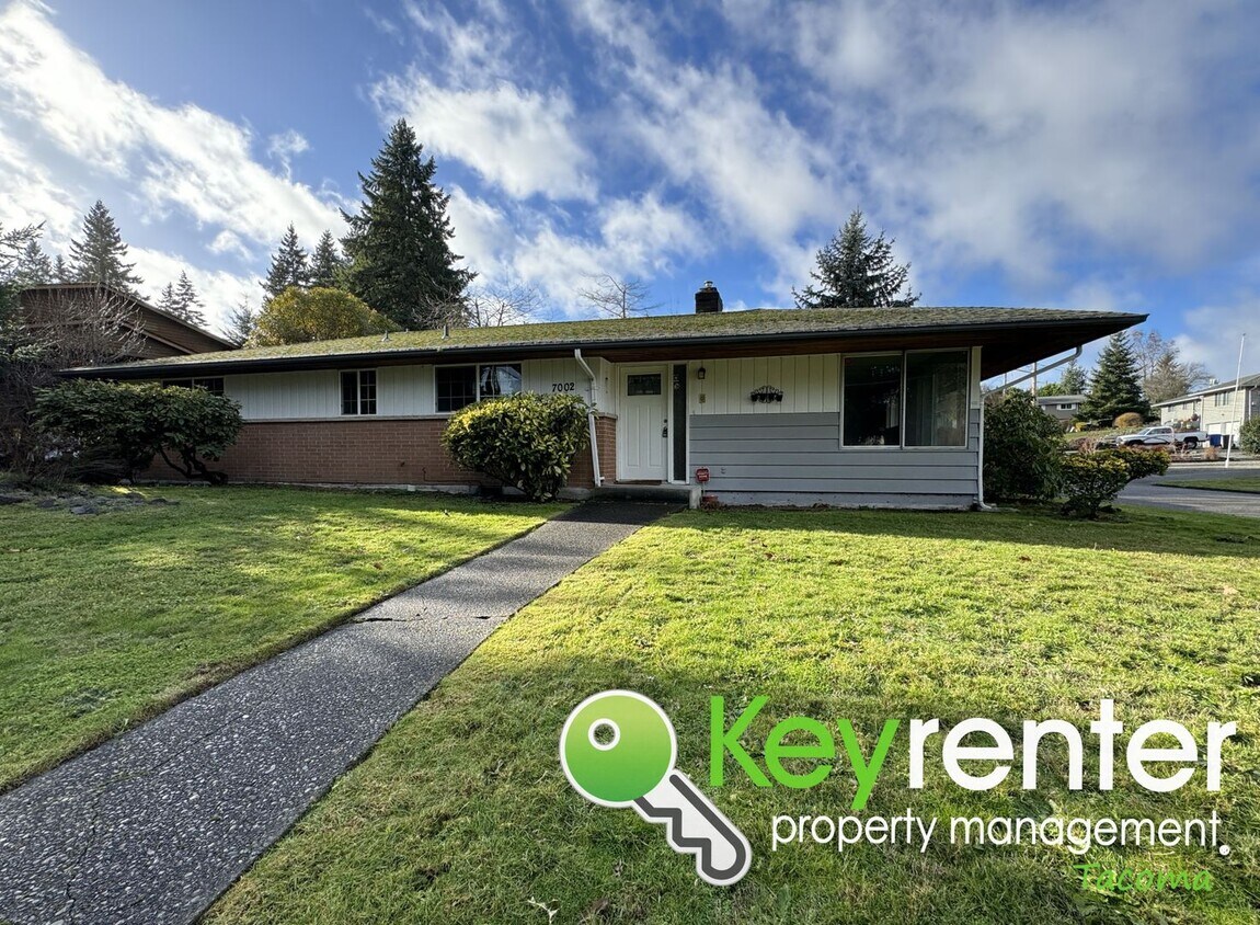 Fully Renovated 3 Bed 1.5 Bath Rambler House Rental in