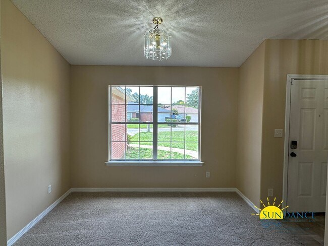 Foto del edificio - Charming 3-Bedroom Home in Hidden Estates Minutes from Navarre Beach!