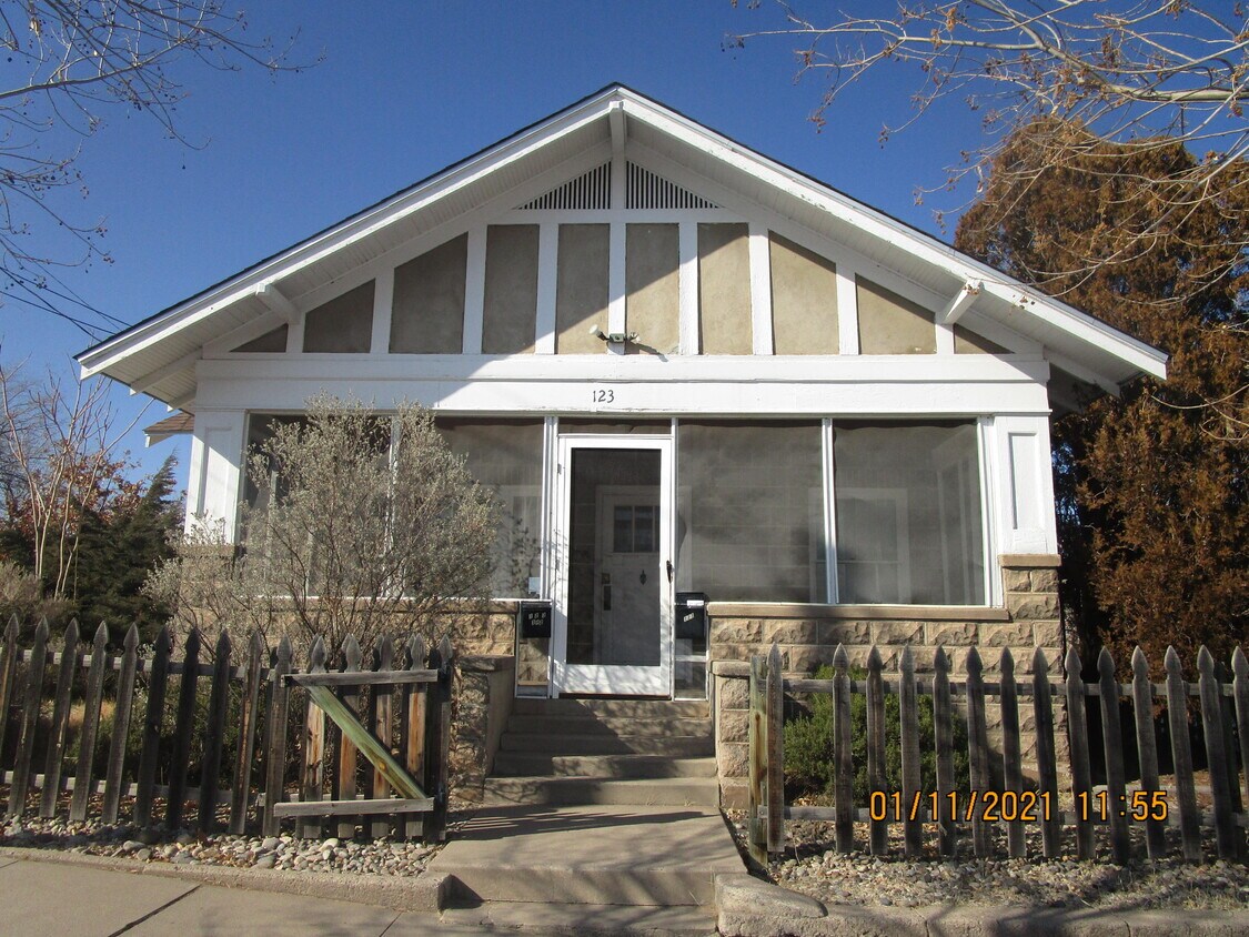 Primary Photo - 123 Maple St SE