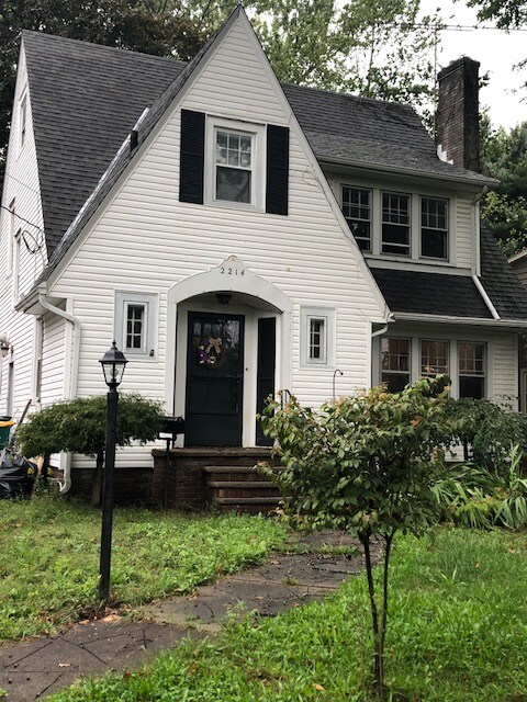 Foto principal - 2214 Cleveland Rd