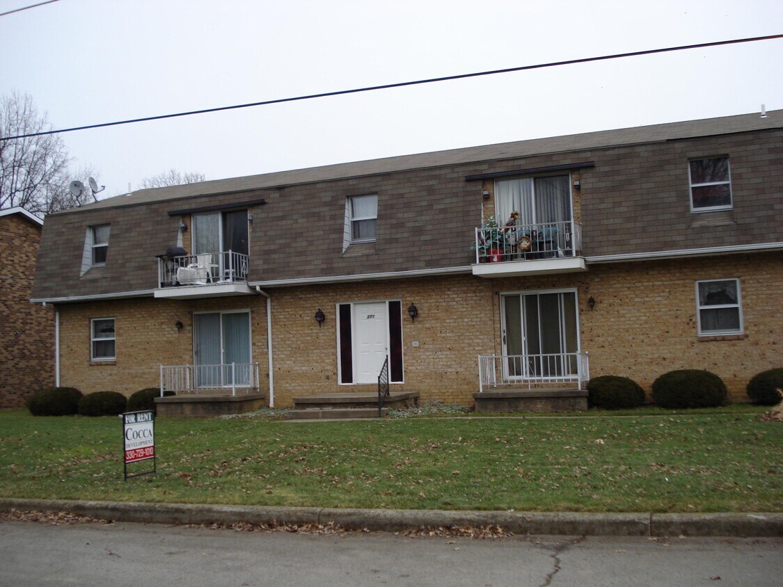 Primary Photo - 371 Kendall Ave