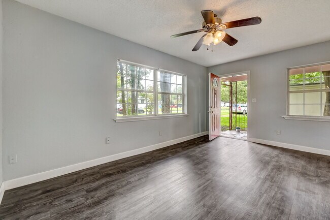 Building Photo - 979 Mikael Ave