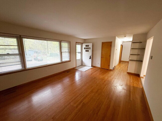 Foto del edificio - 2102 Woodlea Dr