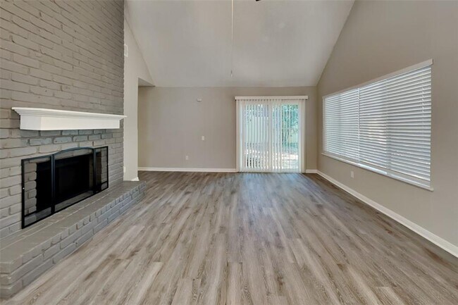 Building Photo - 16035 Juniper Grove Dr
