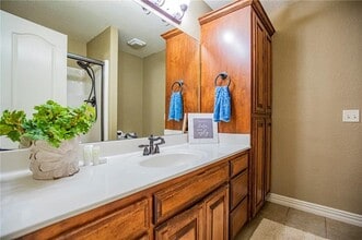 Building Photo - 1706 NW Autumn Ave