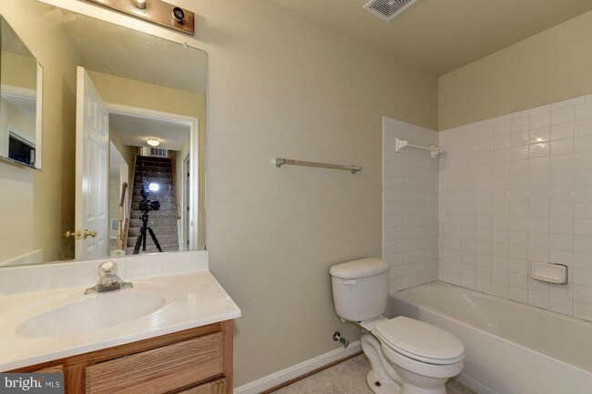 Building Photo - 2768 Myrtlewood Dr