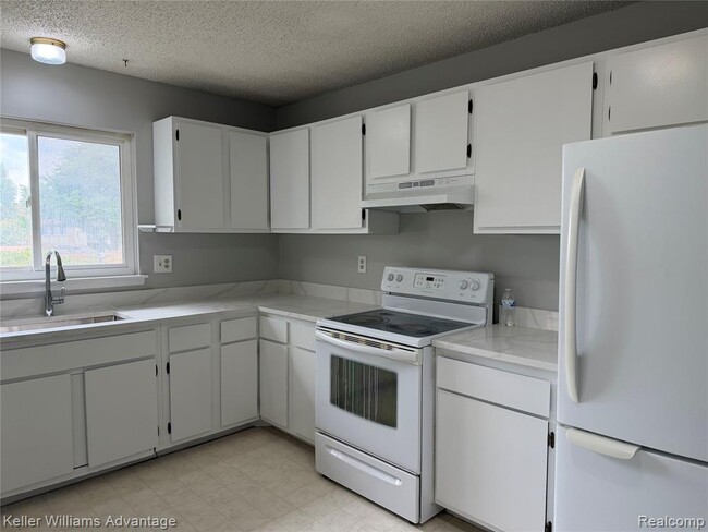 Building Photo - 27915 Berrywood Ln
