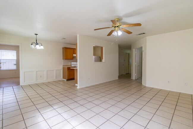 Foto del edificio - 1203 Fox Creek Dr