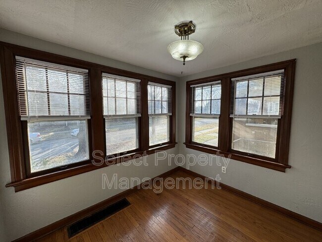 Foto del edificio - 3008 Hoagland Ave