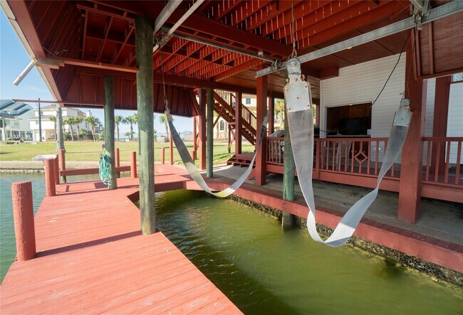 Foto del edificio - 16619 Bayfront Dr